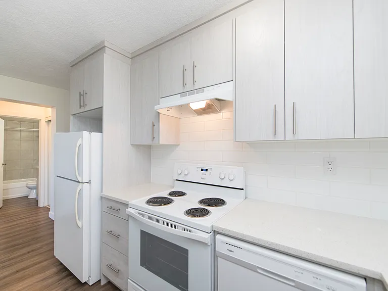 306 21st Ave SW — Photo 4