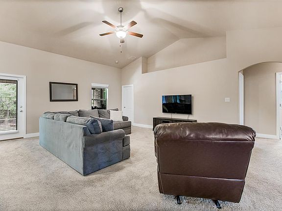 5th image of 909 Jacobs Way