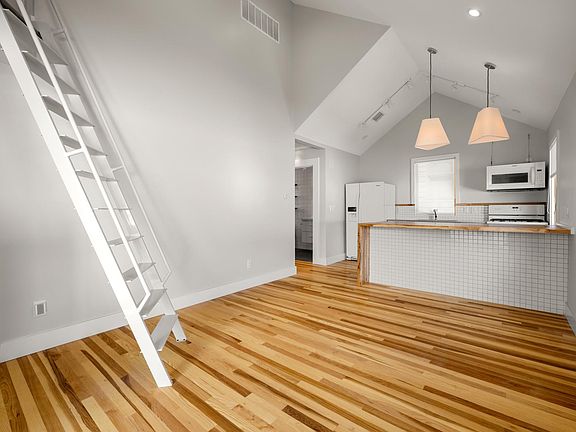 4th image of 126 Boston St Unit 202