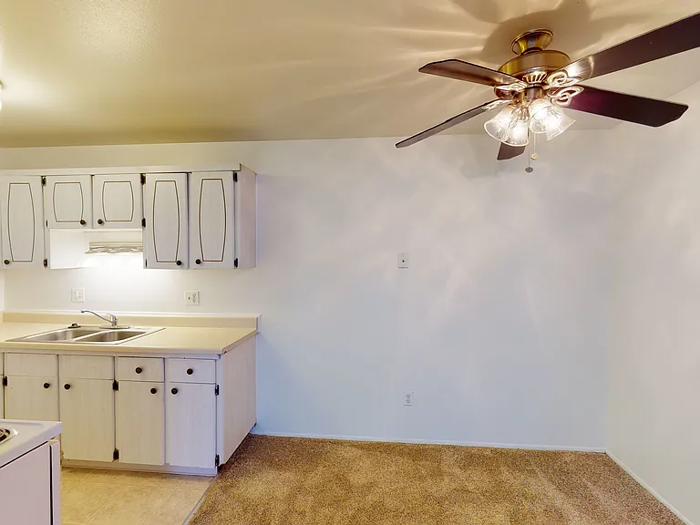 Outer Drive Manor Apartments — Photo 20
