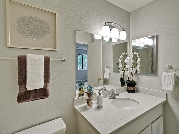 4th image of 2567 Village Dr