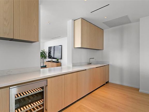 5th image of 1000 Water St #2201