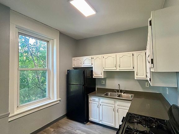 3rd image of 2300 Wilson Ave APT 5