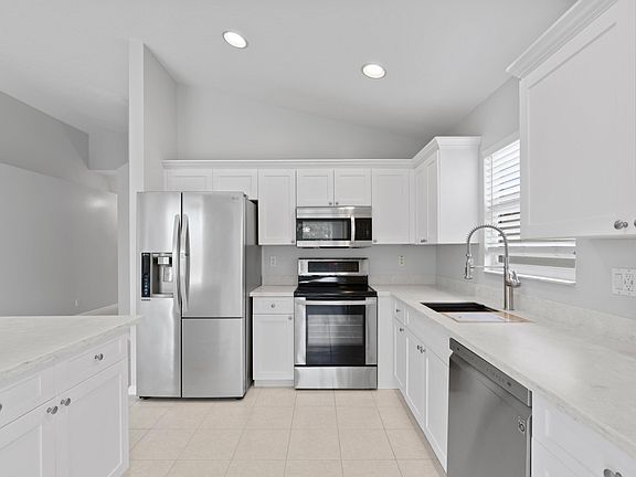 2nd image of 270 Saratoga Boulevard E