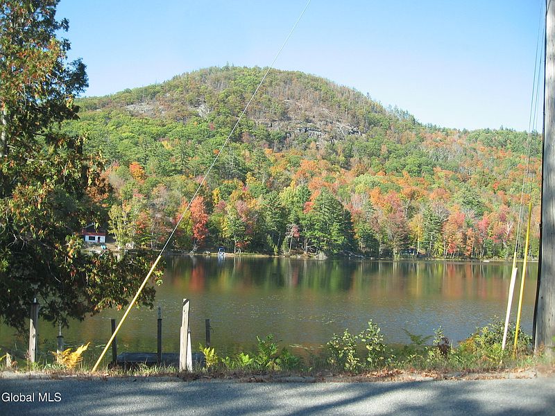 3rd image of 386 Beaver Pond Road