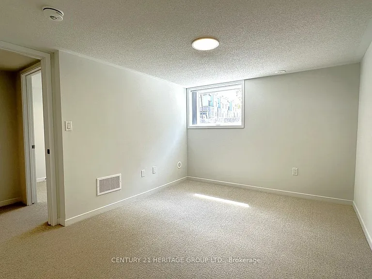 121 Honeycrisp Cres #Townhouse 243-243 — Photo 8
