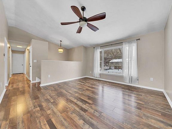 3rd image of 3311 Green Ridge Ct