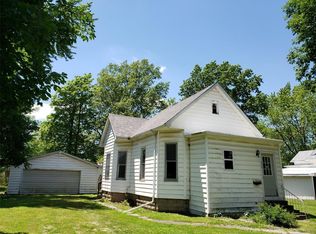 430 S Maple St, Nokomis, IL 62075