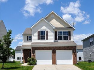 2458 Shadow Bend Dr, Columbus, IN
