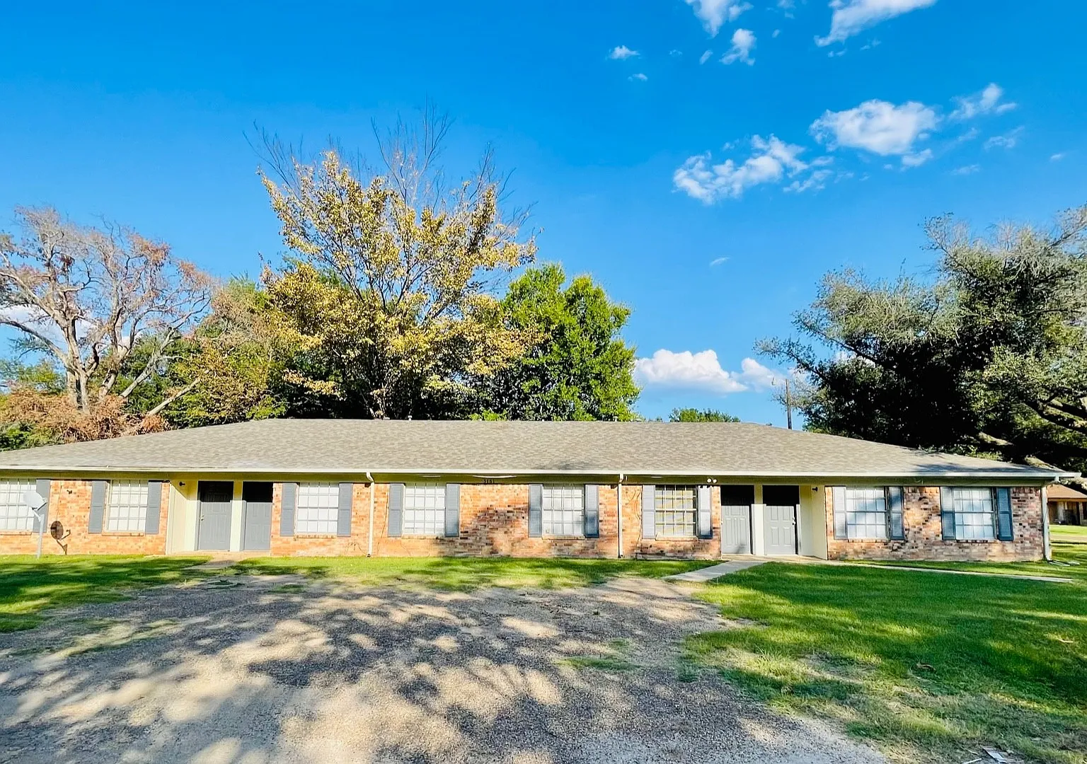 2 bed, 1.5 bath, 1068 sqft, $995 — Photo 1