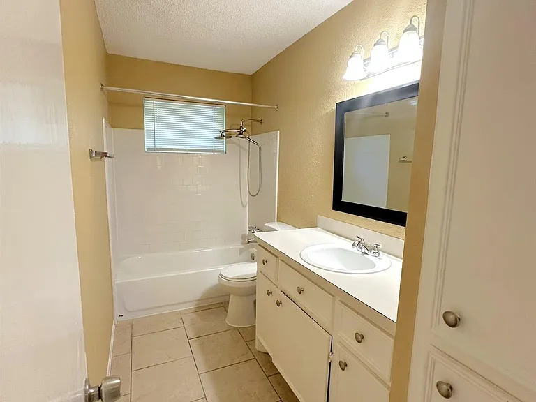 12210 Roandale Dr — Photo 15