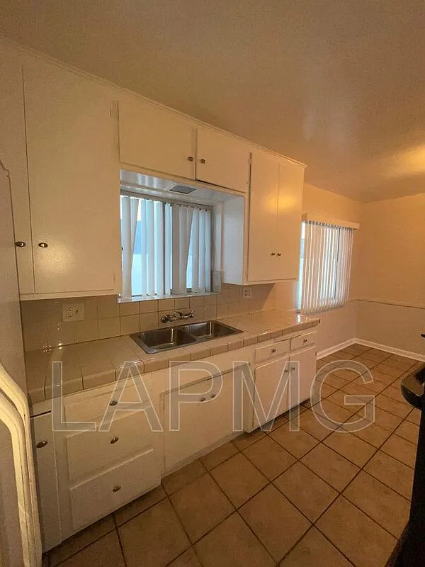 2 bed, 1.0 bath, $2,150 — Photo 4