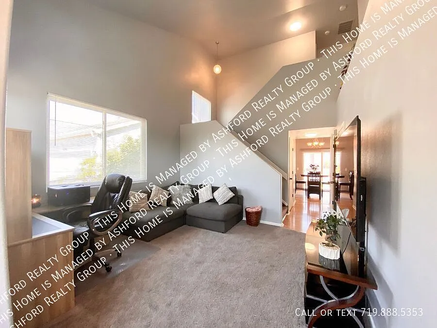3 bed, 2.5 bath, 1603 sqft, $2,200 — Photo 2