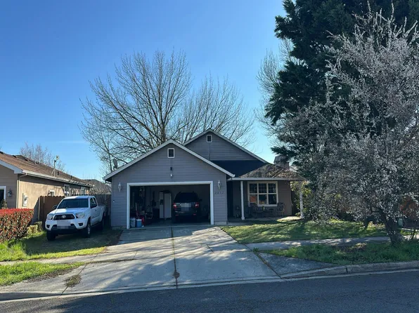 2417 Lillian St, Medford, OR 97501