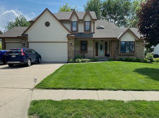 10545 Adams Dr, Omaha, NE 68127
