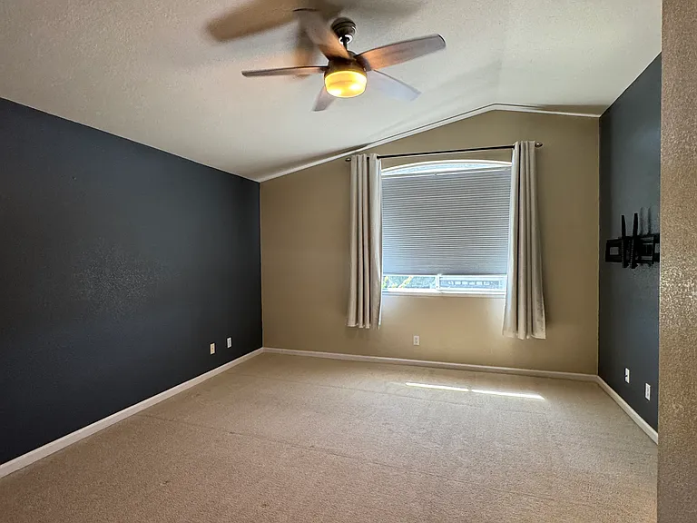 1370 Kerslake Cir — Photo 15