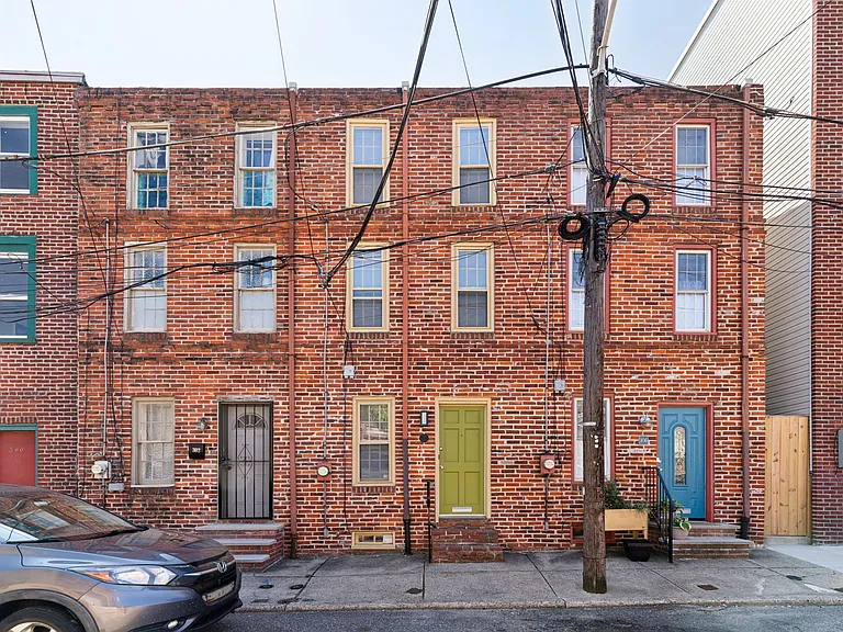 304 Sears St — Photo 1