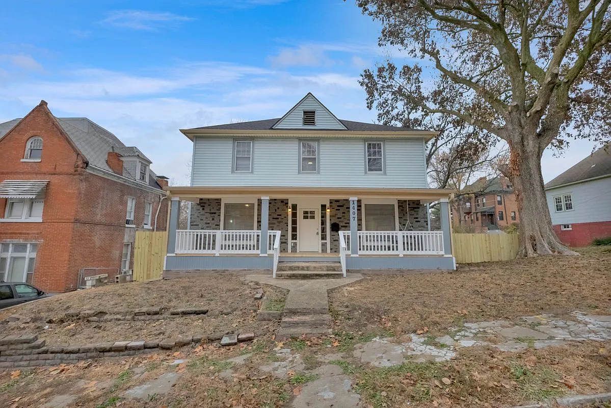 5 bed, 2.0 bath, 2146 sqft, $2,300 — Photo 1