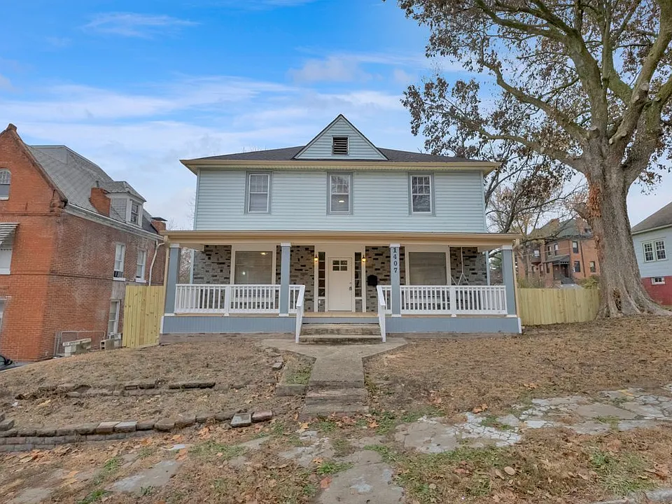 1407 Felix St