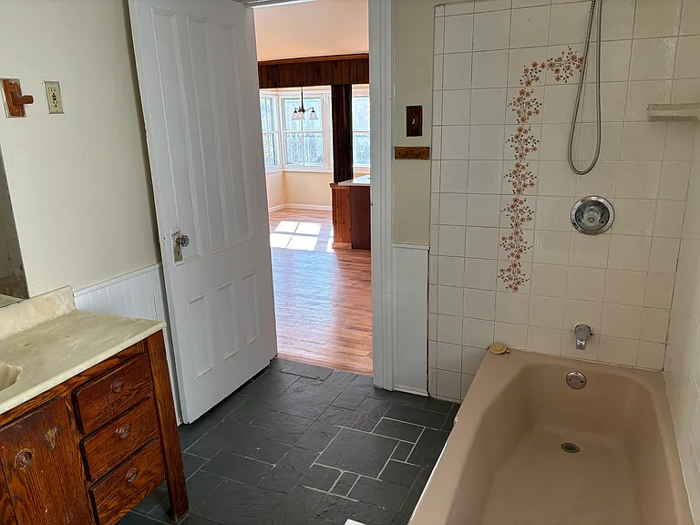 Bathroom with Full Bathtub