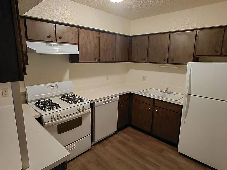 Prairie Sun Apartments — Photo 21