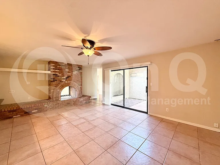 1915 E Buena Vista Dr — Photo 9
