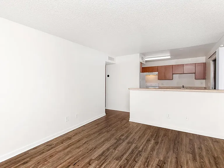 Crystal Pointe — Photo 22