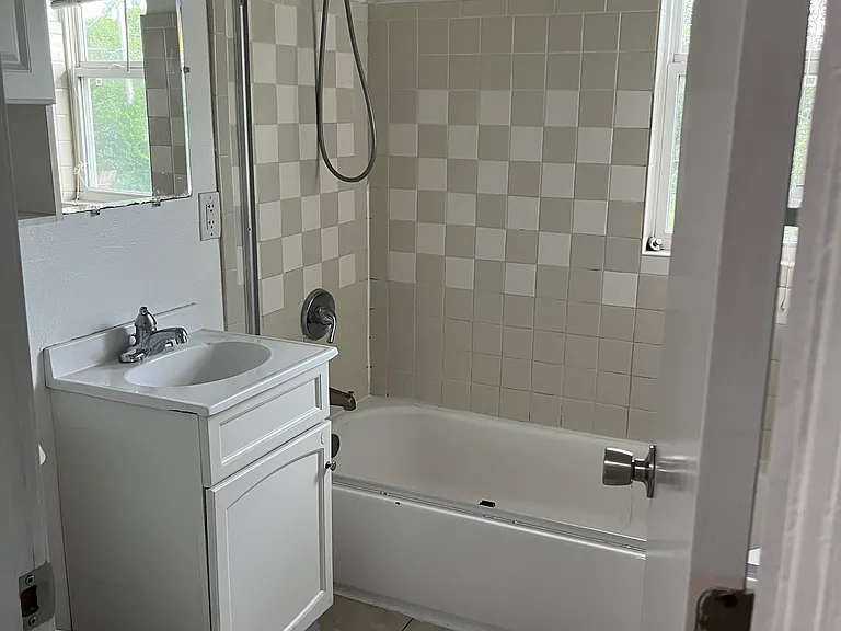 218 W School St #2 — Photo 10