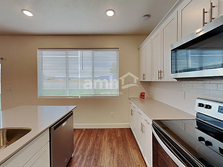 221 N Dry Creek Rd — Photo 3