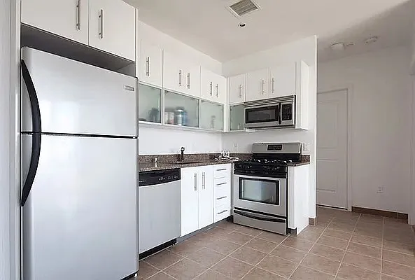 110 4th Ave #8B — Photo 3