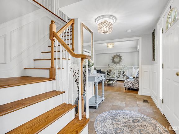4th image of 7 Stratford Dr