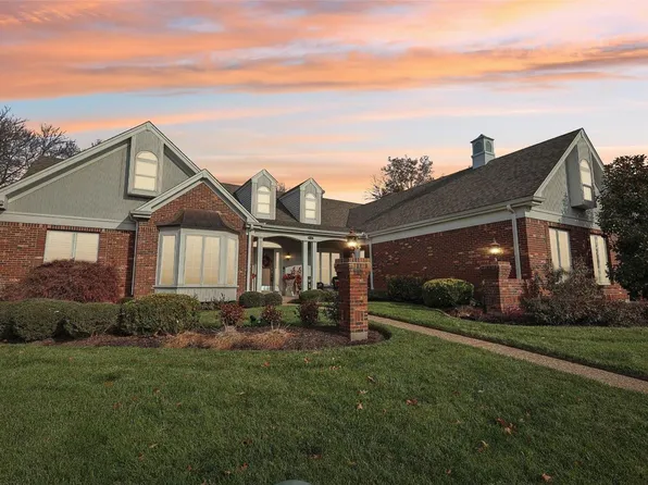 15365 Oaktree Estates Dr, Chesterfield, MO 63017