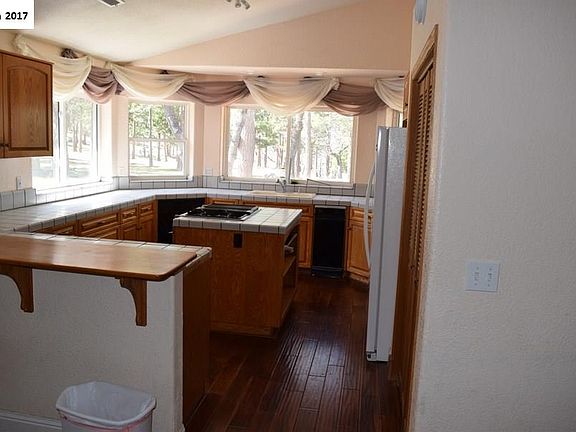 2nd image of 462900 Lower Christie St