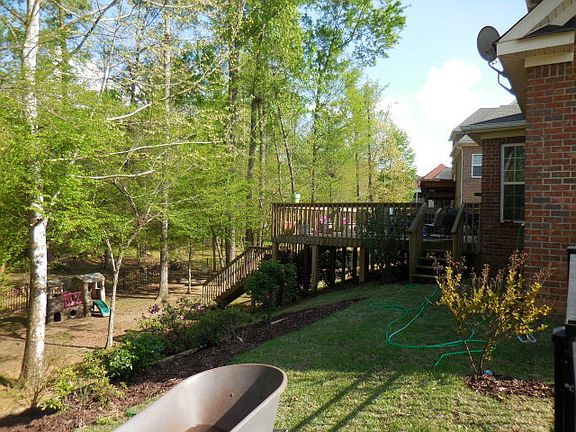 4th image of 389 Barnsley Dr