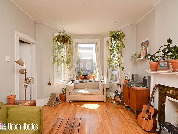 2nd image of 2024 W Augusta Blvd Unit 2