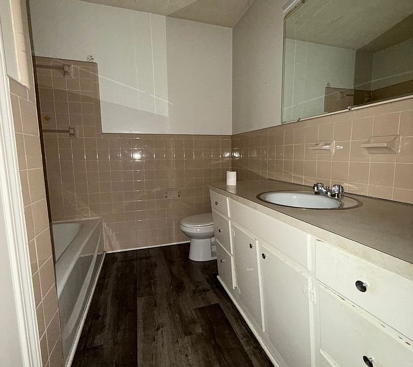 2nd image of 619 E Wade St APT 2