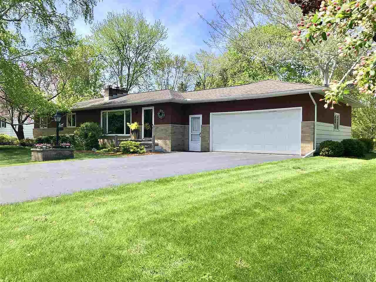 1167 Hampstead Rd photo 1