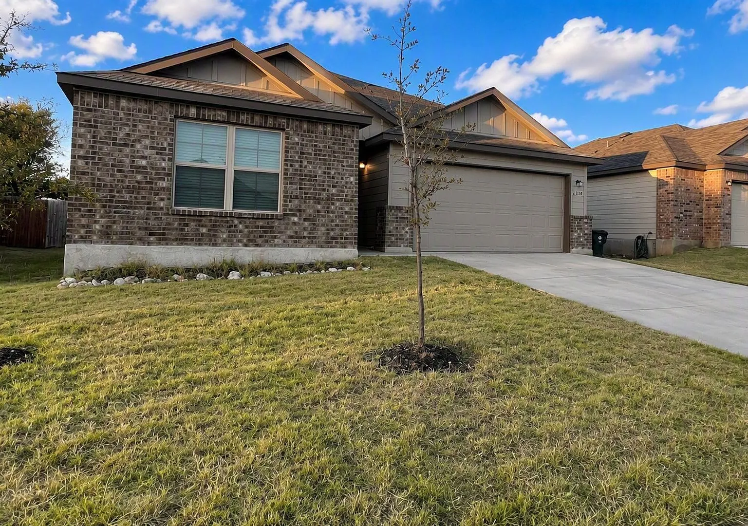 Bright & Spacious Rental Home in Greenspoint Heights! — Photo 1