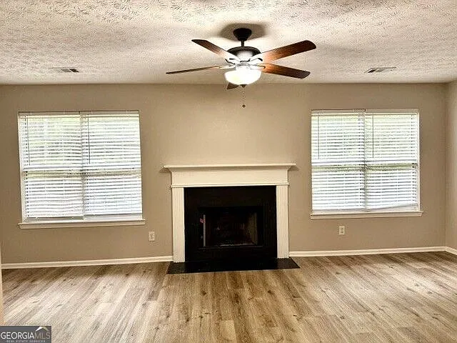 4 bed, 2.5 bath, 2028 sqft, $2,500 — Photo 4