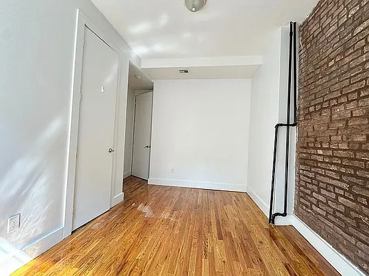 Rented by Pear NYC LLC | media 12