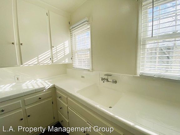 5th image of 5920-5952 Melrose Ave #5940-3