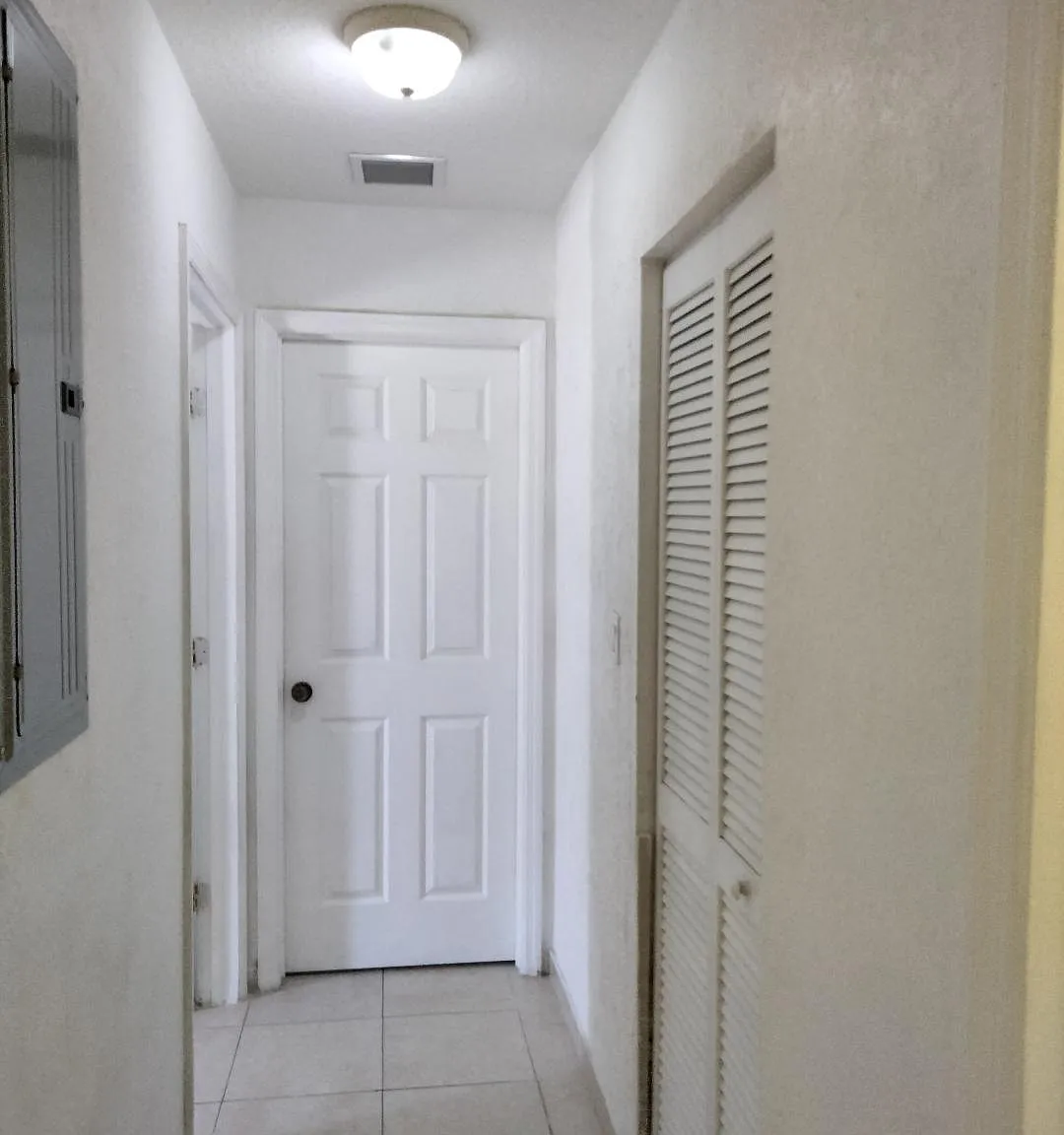 1 bed, 350 sqft, $1,200 — Photo 2
