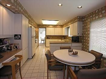 3rd image of 332 Basswood Dr