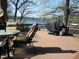 31 W Lake Shore Dr, Lees Summit, MO 64086