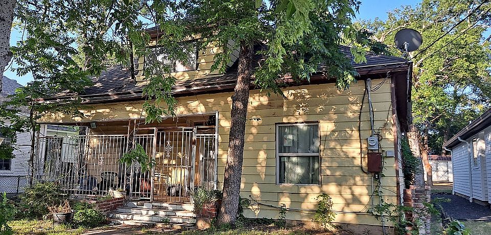 2nd image of 417 Alcalde St