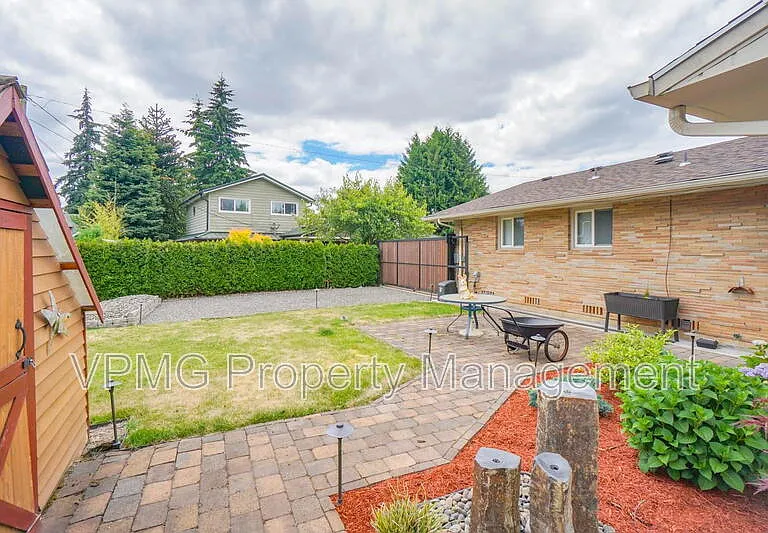 705 NE 94th Ave — Photo 32