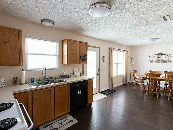 5th image of 106 Hewes St