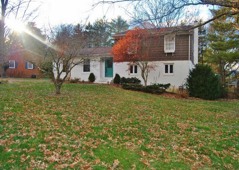 2nd image of 907 Shenandoah Rd