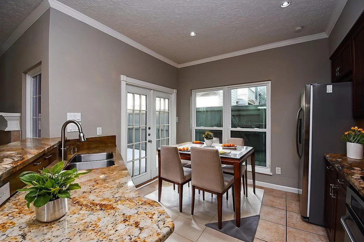 Building Photo - 9400 Doliver Dr #56