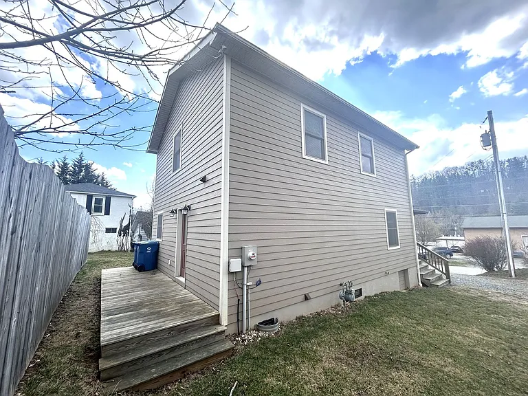 209 Delmar St — Photo 28
